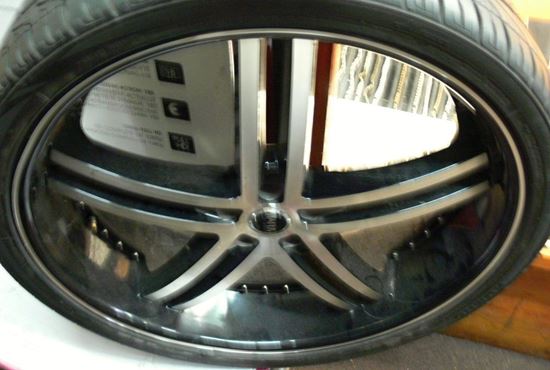 Picture of STATUS 24" RIMS AND WHEELS