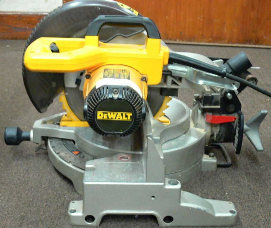 Descent Triumferende Modig Cash USA Pawnshop. DEWALT MITER SAW DW703