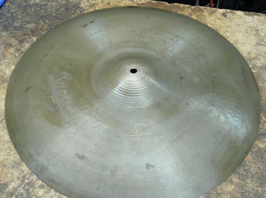 Picture of ZILDJIAN AVEDIS CONCERT BAND CYMBAL 20"