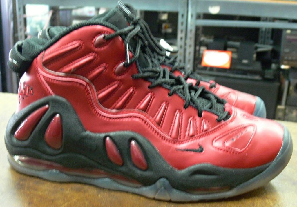 red nike uptempo 97