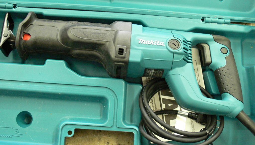 Makita 11 amp reciprocating saw deals
