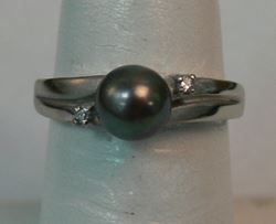 Picture of 10K WHITE GOLD RING WITH BLACK PEARL AND DIAMONDS SZ-6.5 2.7G