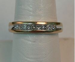 Picture of 14K YELLOW GOLD BAND WITH DIAMONDS SZ-7.5 4.2G