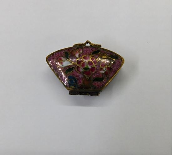 Picture of VINTAGE PURPLE FLORAL ENAMELED CLOISONNE MINI PILL BOX BRASS 1.5" 18.6G