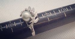 Picture of 10kt white gold ring with silver Pearl size 7 