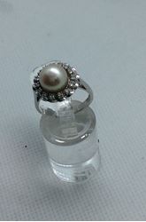 Picture of 14kt white gold fashion ring with 15 round diamonds and 8.5 mm Pearl 