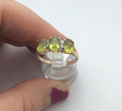 Picture of 14kt yellow gold ring with 4 small diamonds and 3 oval peridots 3.4 gr size 10 .843653-1. 