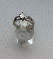 Picture of 14kt white gold engagement ring 3.4 gr size 6.5