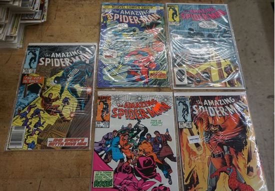 Picture of LOT 5 MARVEL COMICS THE AMAZING SPIDER MAN 265 JUNE;253 JUNE;261 FEBRUARY;254 JULY;143 APRIL. MINT CONDITION. COLLECTIBLE. 