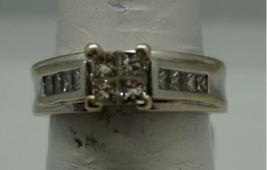 Picture of 14KT WHITE GOLD 7.1GR WITH 12 PRINCESS CUT DIAMONDS 0.75PTS SIZE 6 GOOD CONDITION. PRE OWNED. 827030-1.
