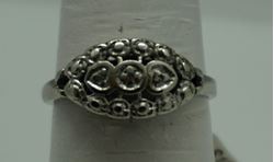 Picture of 10KT WHITE GOLD RING 2.5GR W 3 SMALL DIAMONDS SIZE 7 VERY GOOD CONDITION. PRE OWNED . 849989-1.