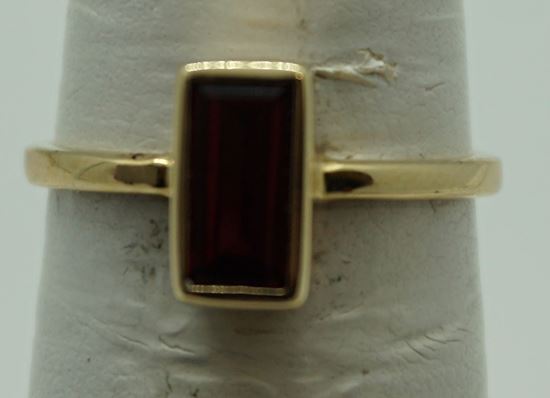 Picture of 10kt yellow gold ring with garnet color stone size 6.25 2.3 gr 824514-5 