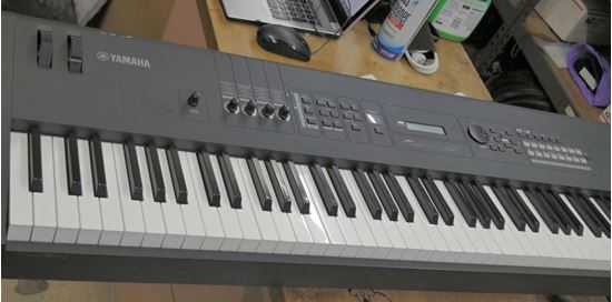 Picture of KEYBOARD YAMAHA MX88 WITH POWER CORD 