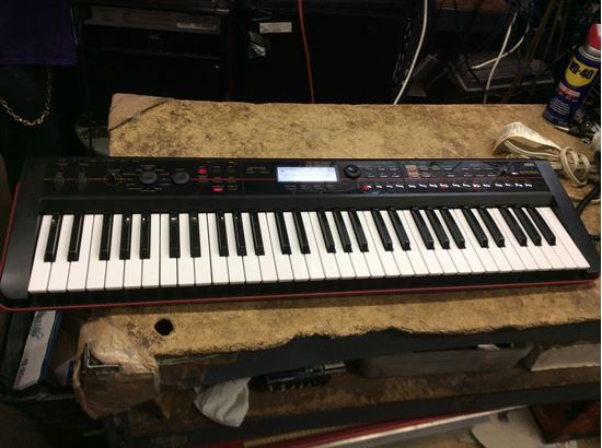 Picture of Korg keyboard Kross 61 workstation used mint 851535-1 