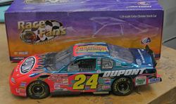 Picture of 1/24 JEFF GORDON #24 DUPONT HALF CLEAR CAR 2001 ACTION NASCAR . NEW . IN BOX.