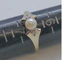 Picture of 10 kt yellow gold ring size 6.5 2.3 gr with 5.5 mm pearl and 2 small diamonds (0.01 pts ) . pre owned. very good condition. 850319-1.