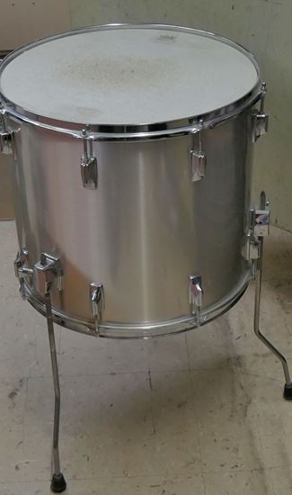 Picture of Vintage Tama IMPERIALSTAR 18 by 16 deep Floor Tom Drum Japan RARE. in a good working order.