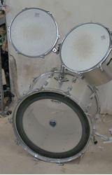 Picture of TAMA IMPERIAL STAR BASS DRUM 24X14 WITH 2 TAMA TOMS DRUMS 13X9; 14X10.  PRE OWNED VERY GOOD CONDITION. 