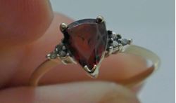 Picture of 10KT YELLOW GOLD RING WITH  PEAR SHAPE GARNET SMALL DIAMONDS 1.5 GRAMS SIZE 7.25. PRE OWNED. VERY GOOD CONDITION. 853506-1.