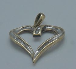 Picture of 10kt yellow gold heart pendant with baquette diamonds (0.25pts) 2.1 grams 818010-1