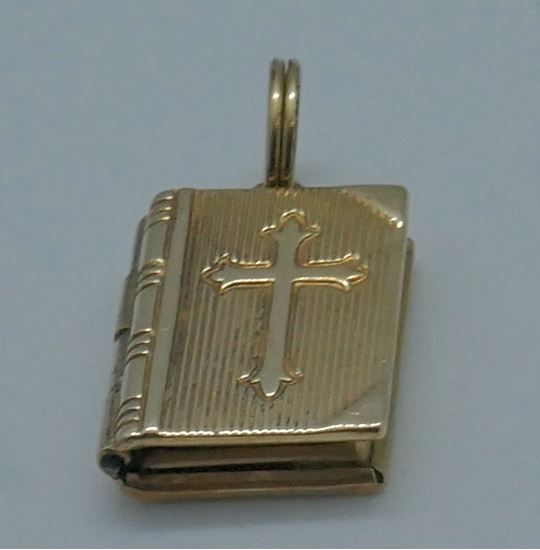 Picture of 14 kt yellow gold bible pendant 2.3 grams 818191-14