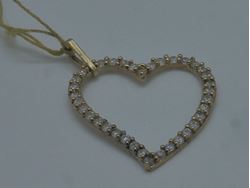 Picture of 10kt yellow gold heart pendant with CZs 2 grams 828190-1