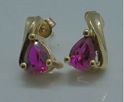 Picture of 14kt yellow gold earrings with red stones 2.1 grams 842874-3