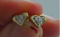 Picture of 10kt yellow gold heart studs with 6 diamonds 1.2 grams 852746-1