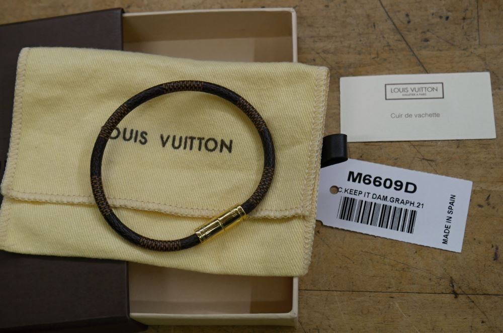 Cash USA Pawnshop. Louis Vuitton cowhide leather bracelet M6609D